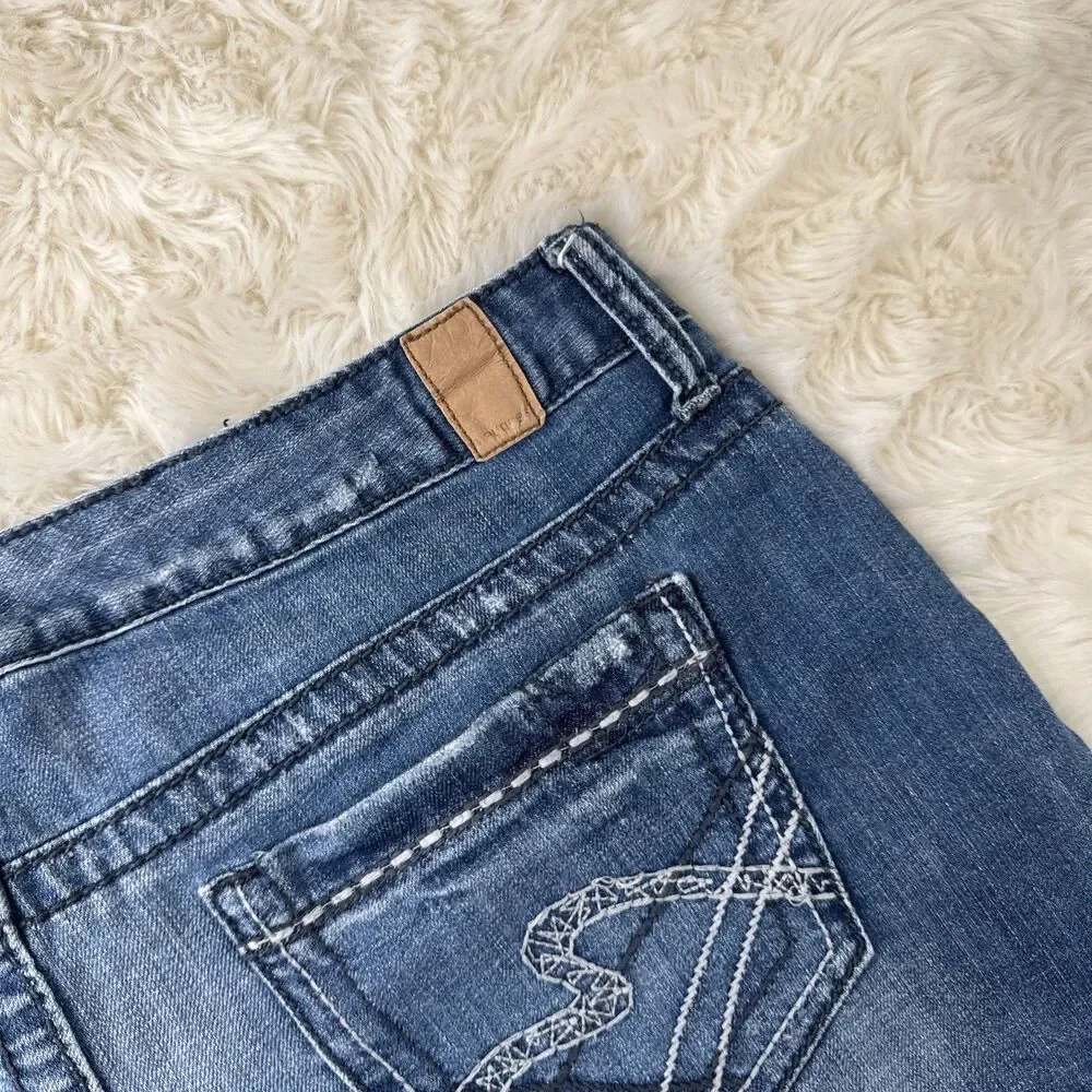 Maurices Low Waist Denim Shorts 11/12 (W33 Inseam 2) Blue Embroidered Juniors